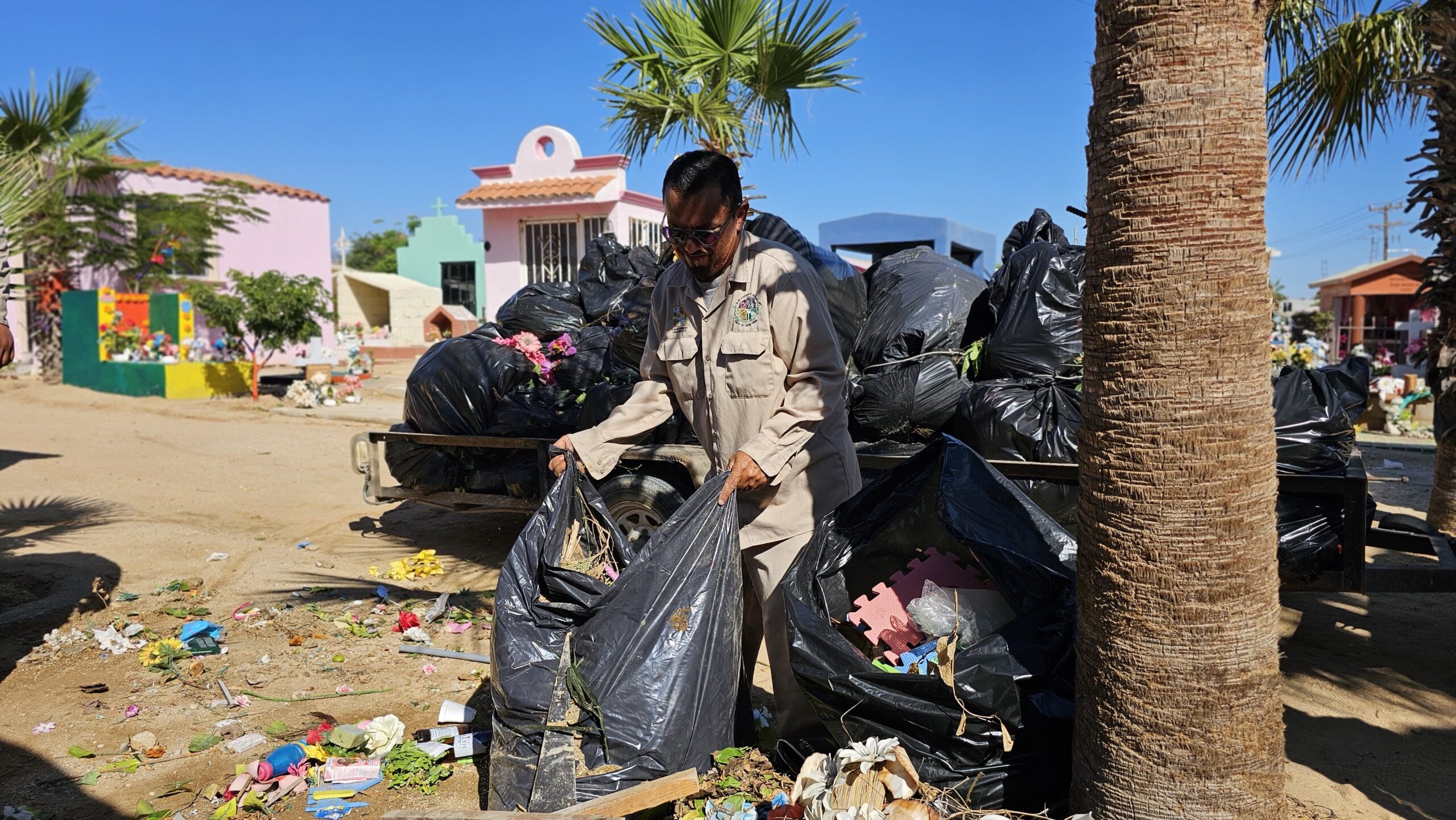Recolectan 12 toneladas de residuos tras Día de Muertos