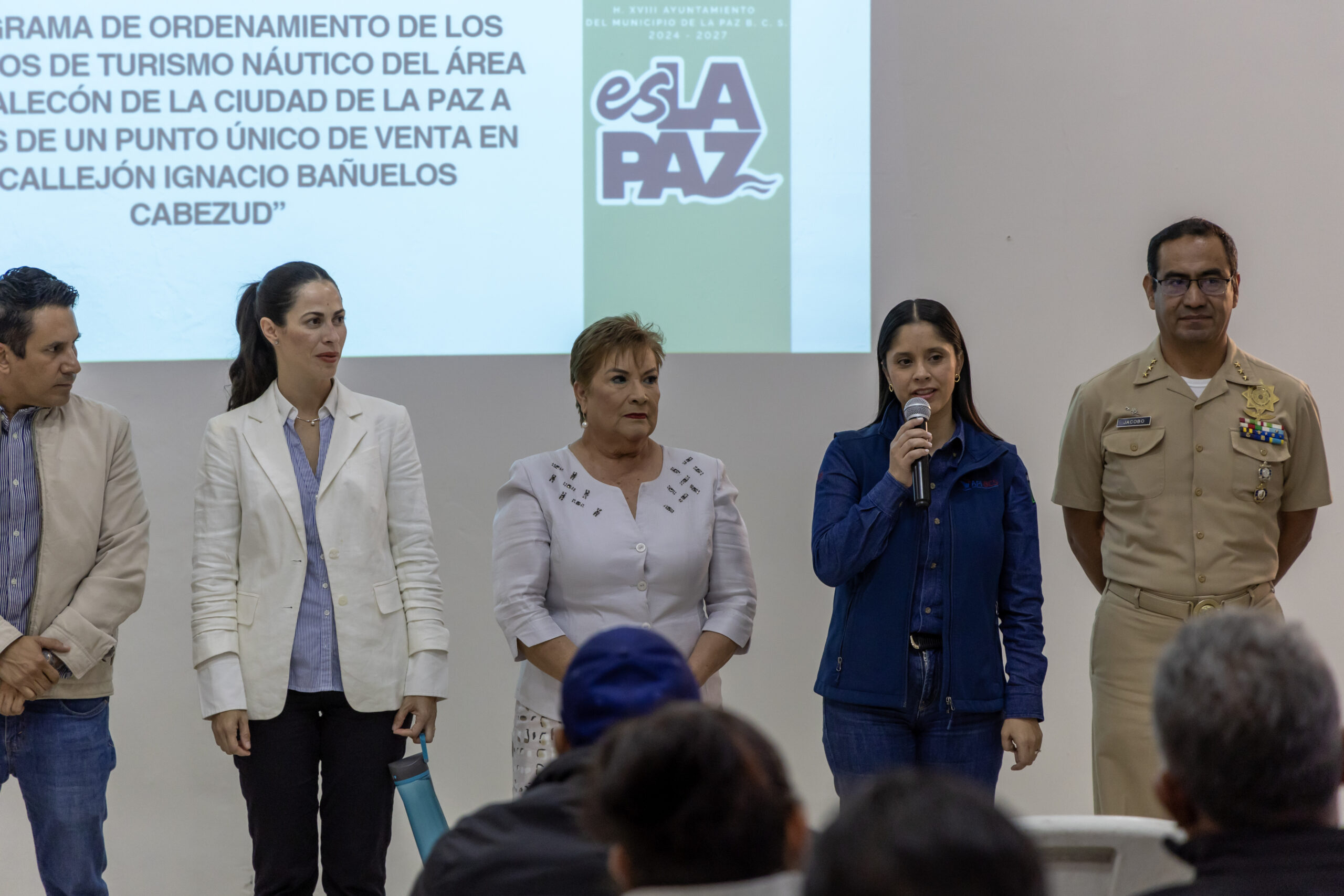APIBCS entrega permisos para avistamiento de tiburón ballena