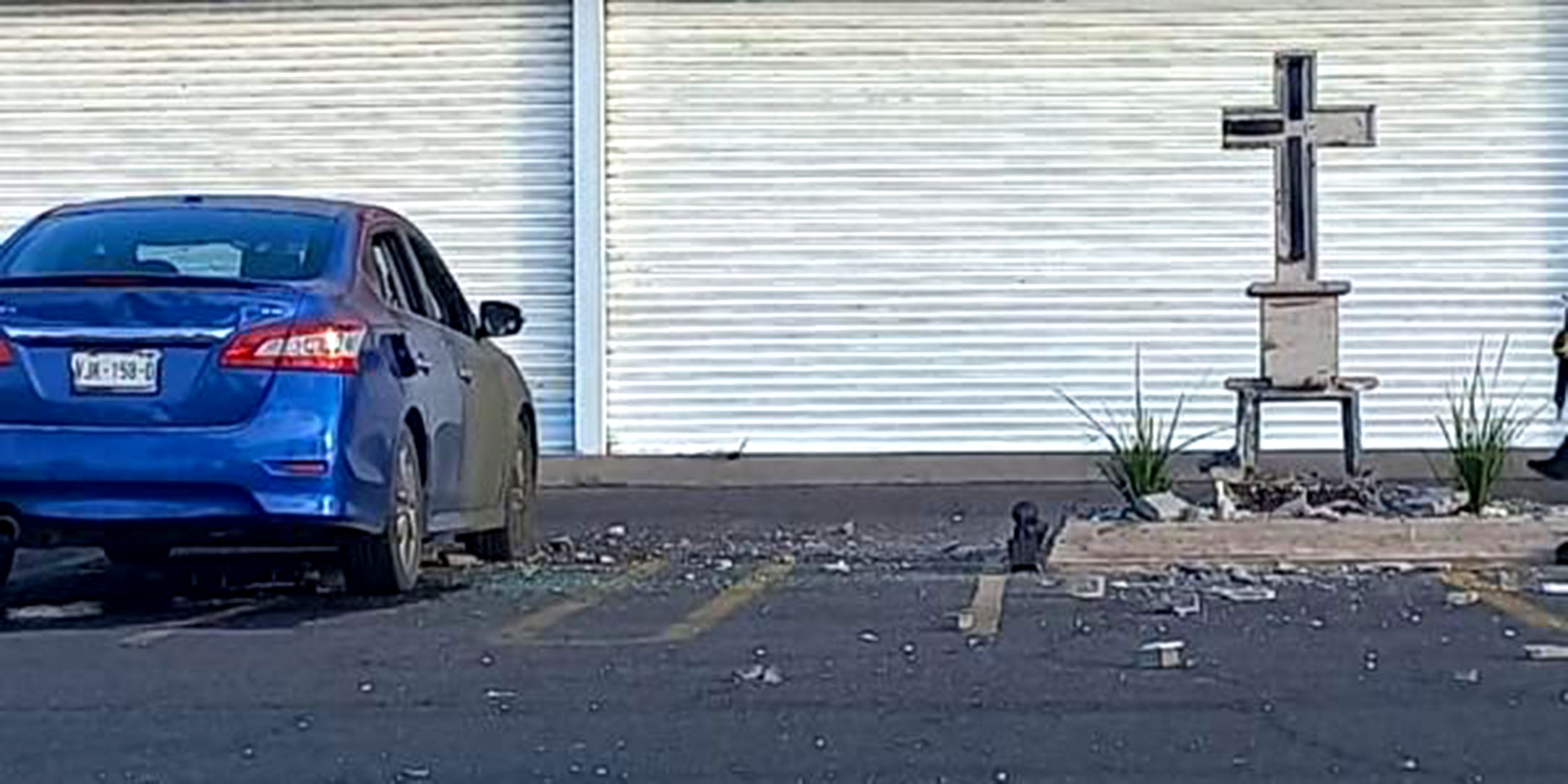 Explosión y balas destrozan memorial del hijo de El Chapo Guzmán
