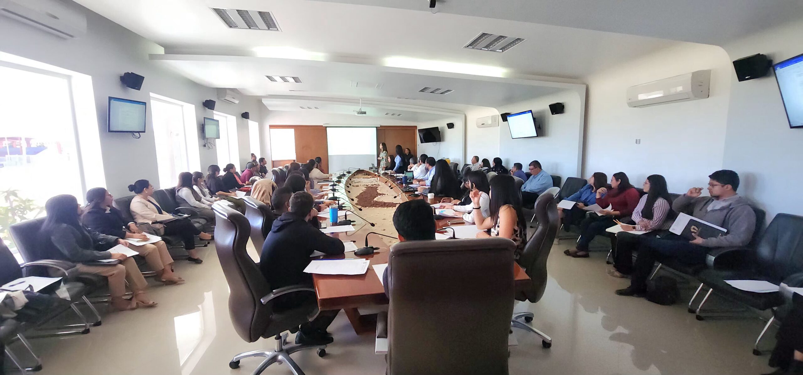 Capacita Catastro Los Cabos a 60 Notarias de Baja California Sur