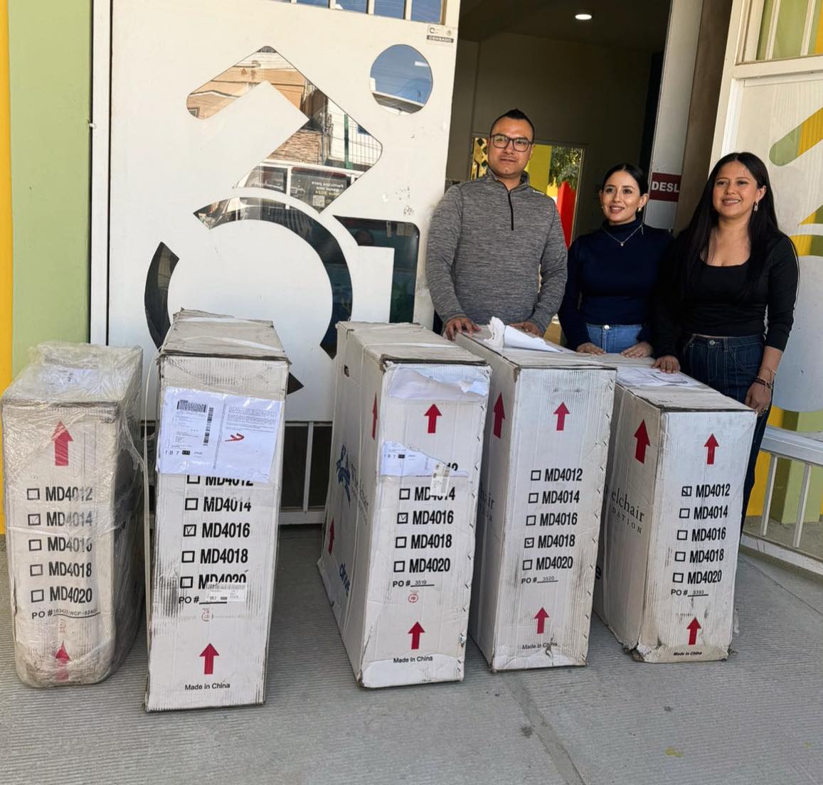 Recibe IMDIS Los Cabos donación de cinco sillas de ruedas