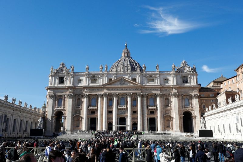 El Papa Francisco sigue estable mientras la Iglesia se une en oración
