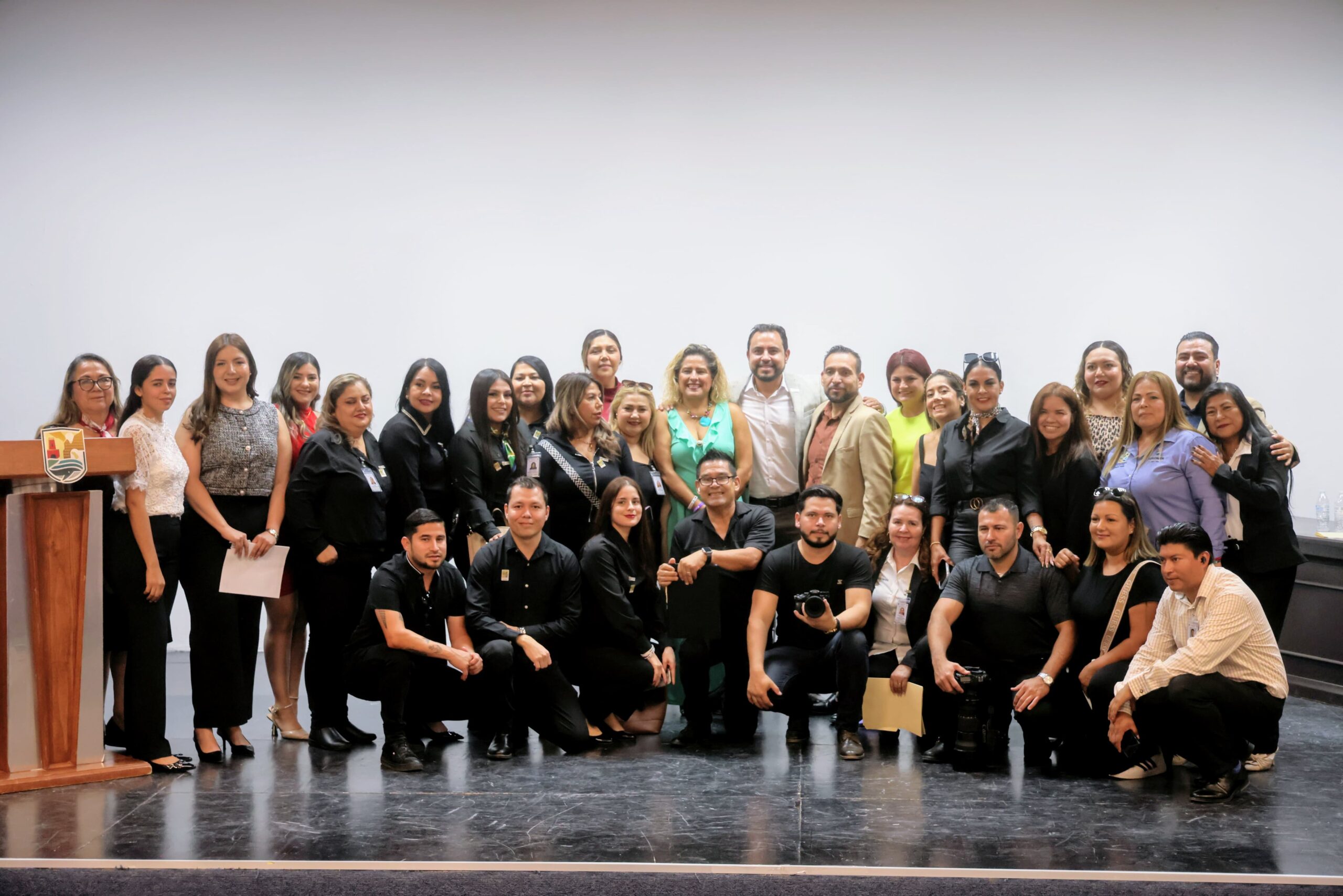 Entrega alcalde Christian Agúndez apoyos económicos para impulsar a emprendedores