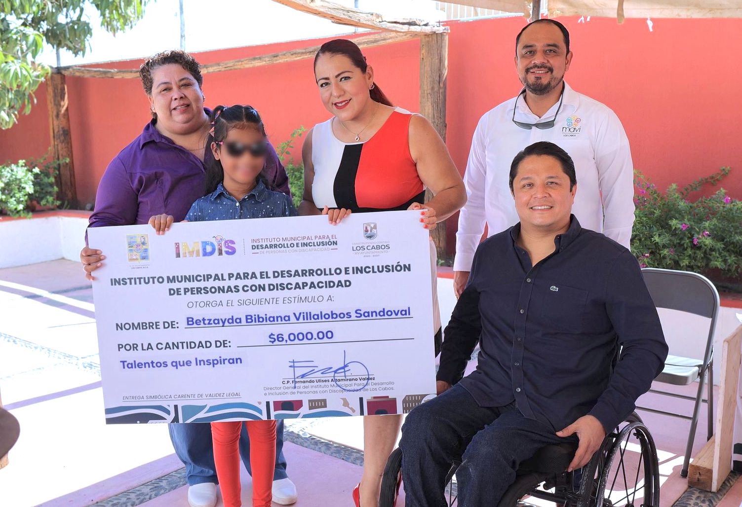 Personas con discapacidad y sus familias reciben apoyos económicos del Ayuntamiento de Los Cabos