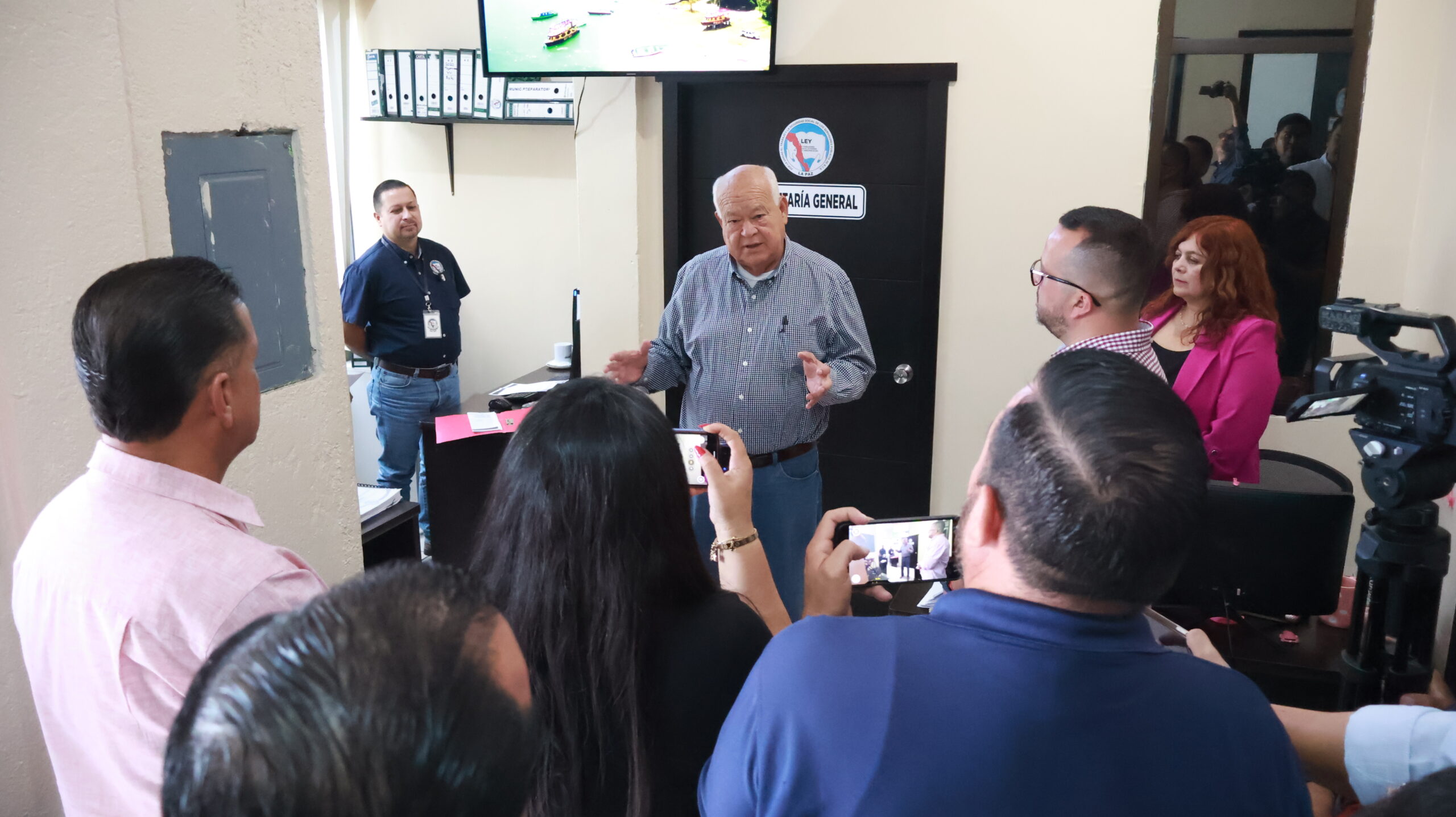 Reconoce Castro Cosío la labor de trabajadores del Gobierno del Estado en beneficio de la sociedad sudcaliforniana