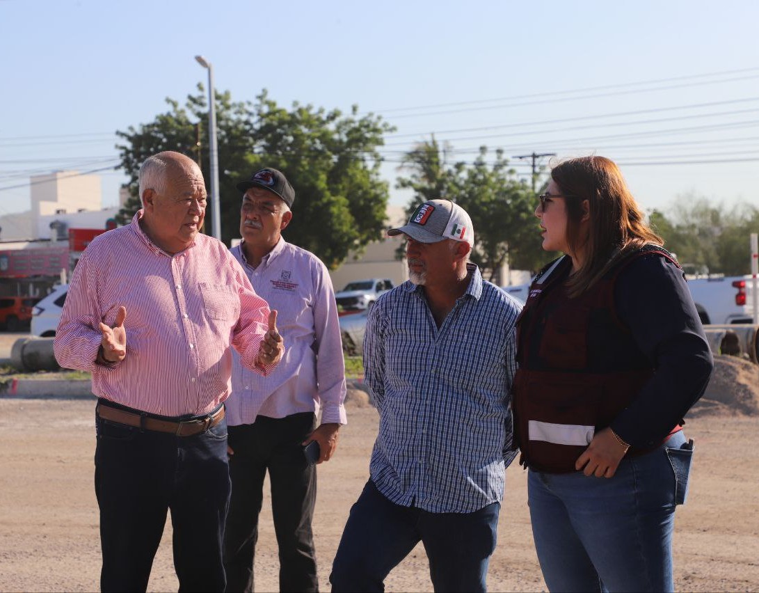 Supervisa gobernador Víctor Castro obras de pavimentación en la calle Loreto, en La Paz