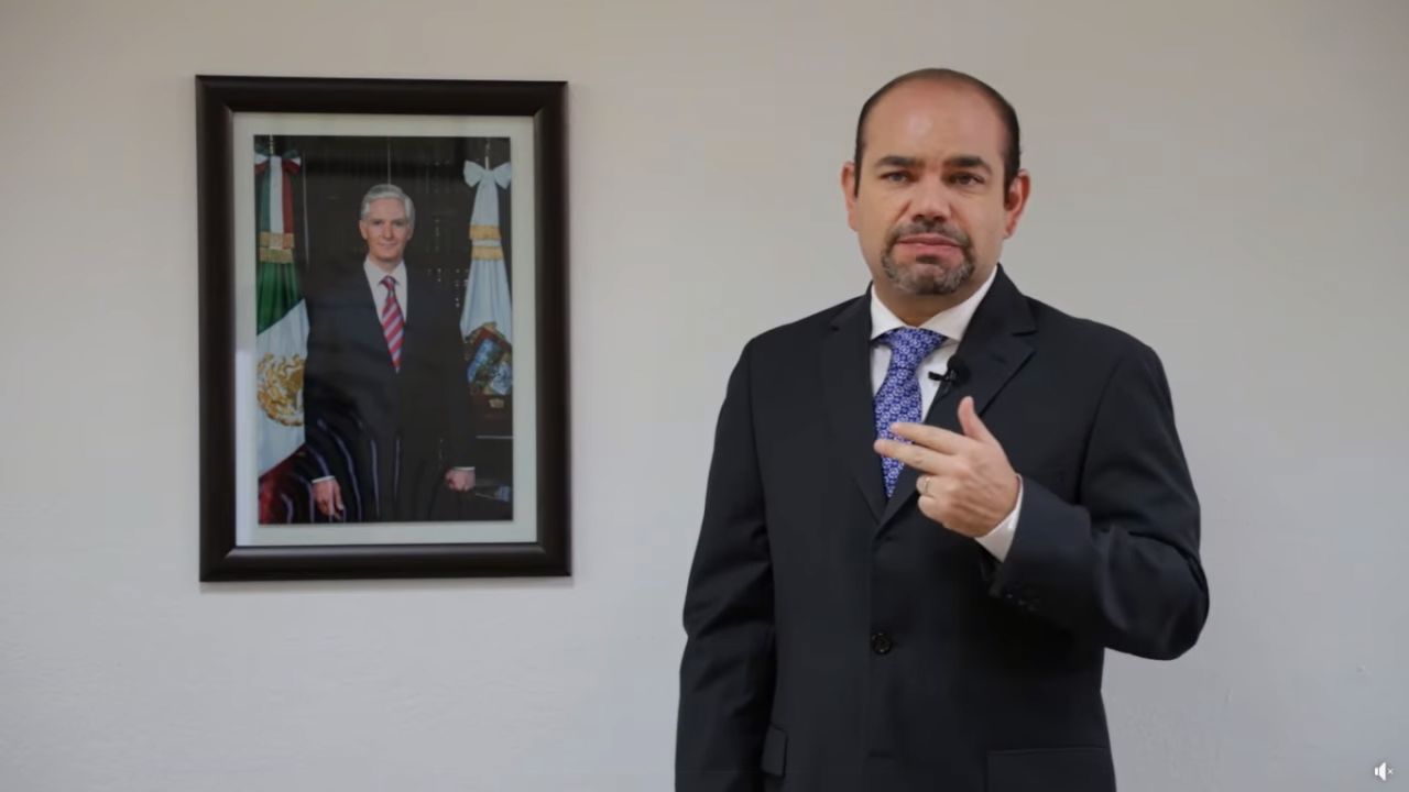 Mario Delgado guarda silencio ante graves señalamientos contra director de Registro Profesional