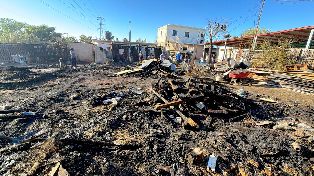 Atiende Ayuntamiento de Los Cabos a familias afectadas por incendio en la colonia Lagunitas