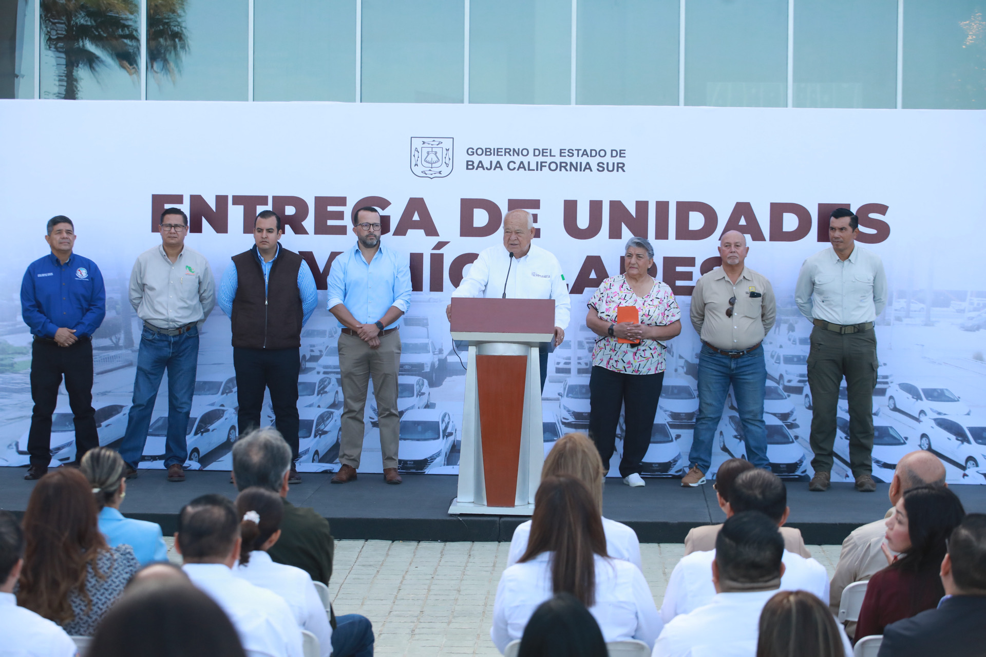 Refuerza gobernador Víctor Castro equipamiento institucional con nueva entrega de vehículos
