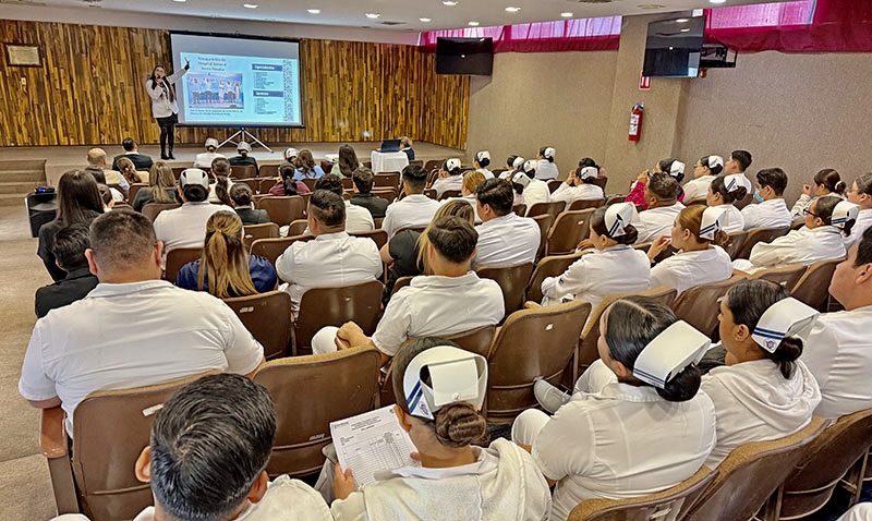 Brindan curso de inducción a pasantes de enfermería que prestarán su servicio social en unidades de estatales de salud