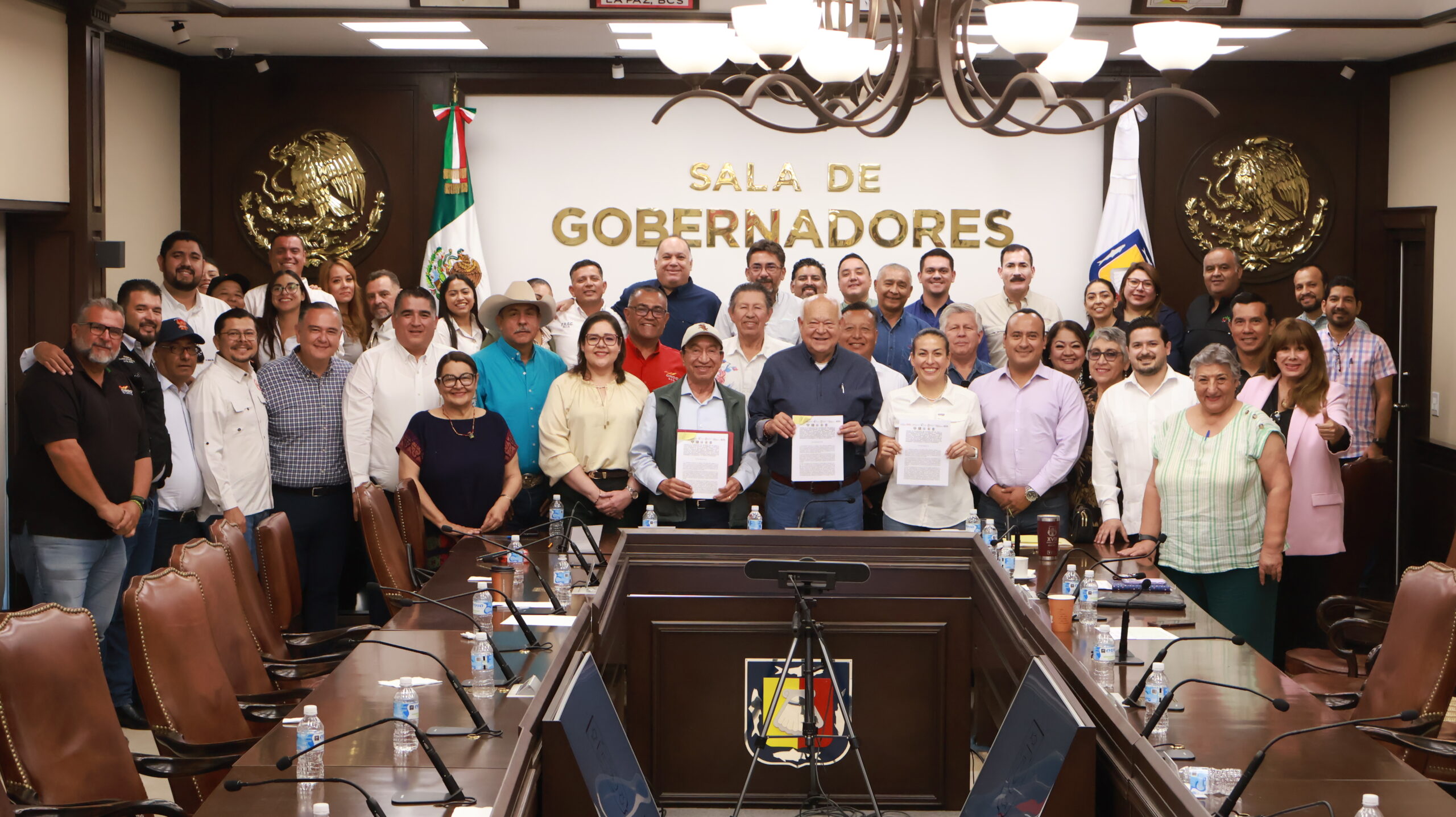 Acuerdan Gobierno del Estado y CROC impulsar obras de conservación de agua y suelos en BCS