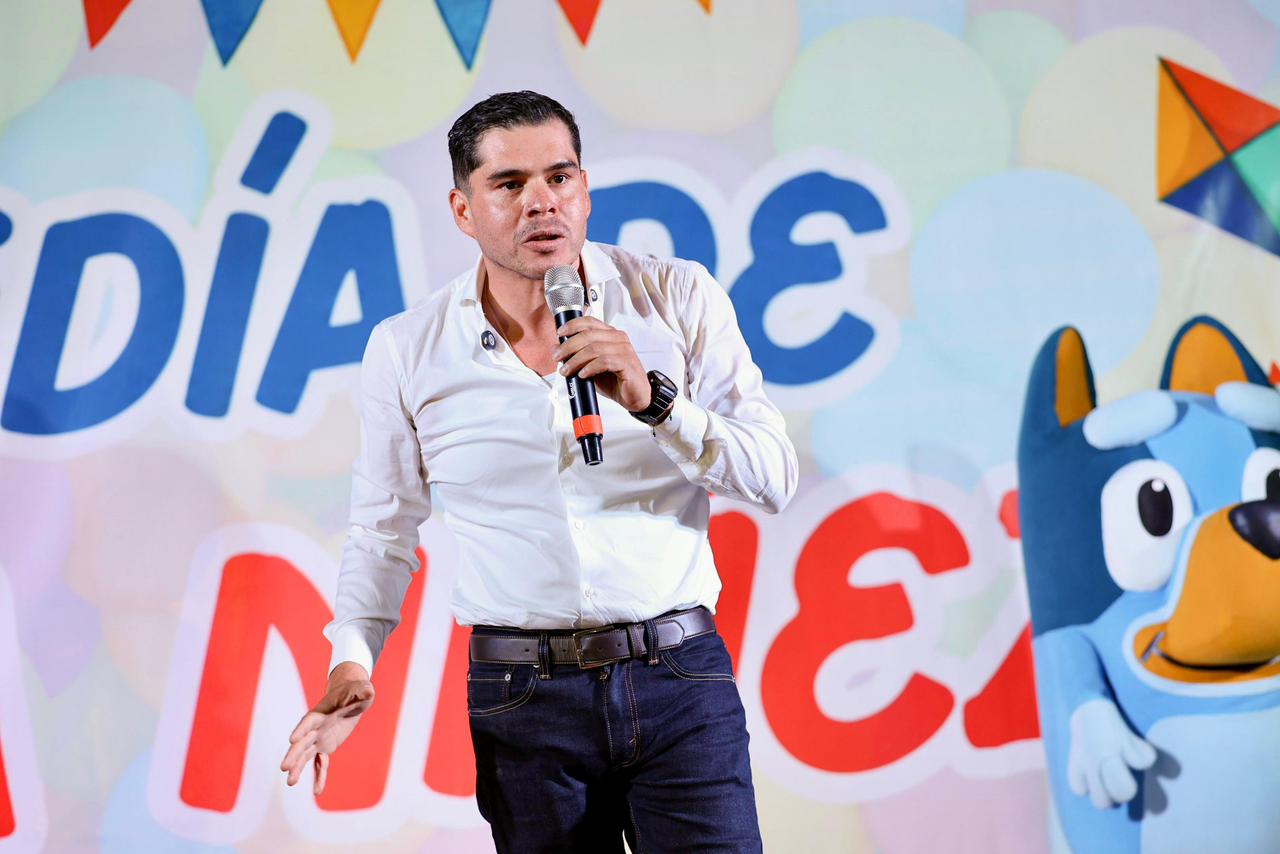 Más de 2 mil personas arropan a Carlos Beltrán “Cabo” en festejo del Día del Niño en La Ballena