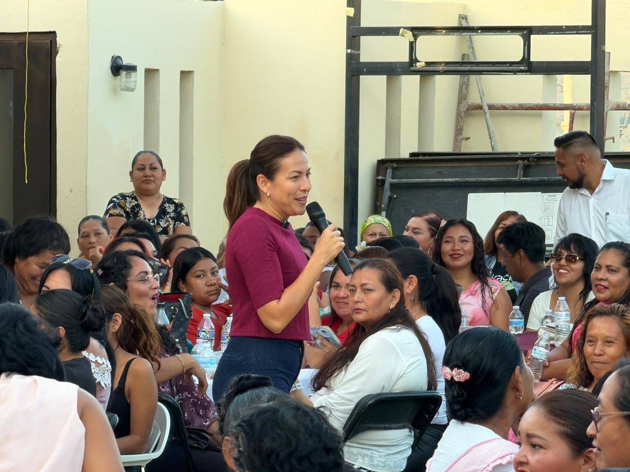 Milena Quiroga mantiene convocatoria en Los Cabos durante encuentros con mamás