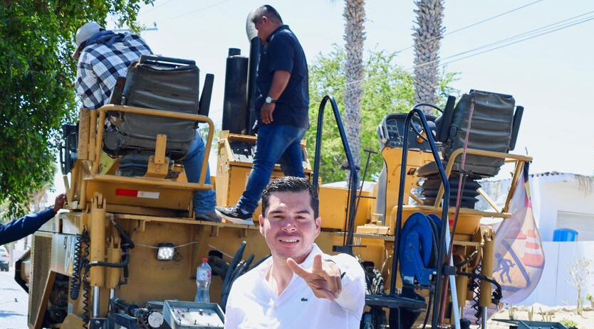 Programa «Caza Baches» llega a la colonia Progreso en Cabo San Lucas